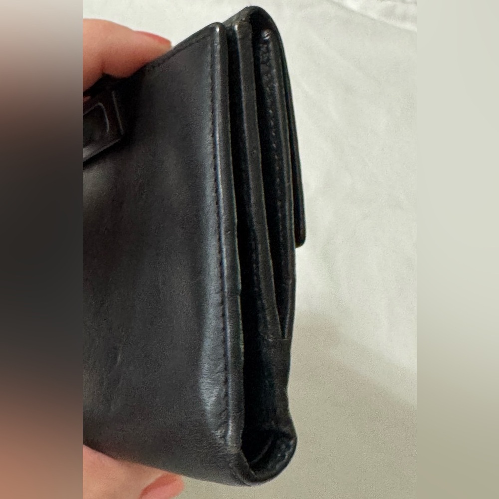 Gucci Black Leather Bi-fold Wallet with G clasp - Picture 6 of 9